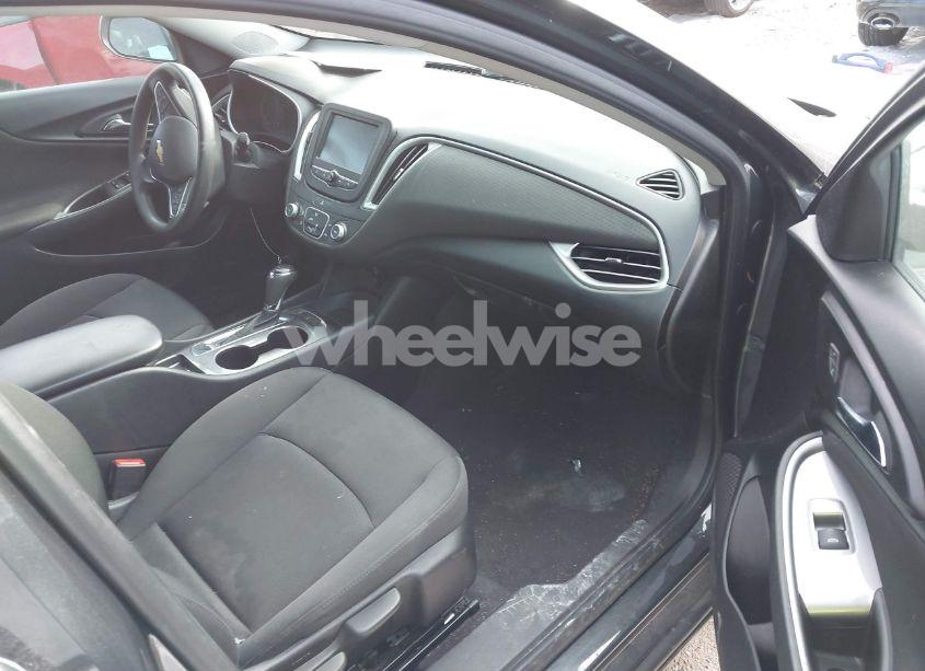 Photo 5 of 2018 Chevrolet Malibu 1FL (VIN 1G1ZC5ST2JF210447)