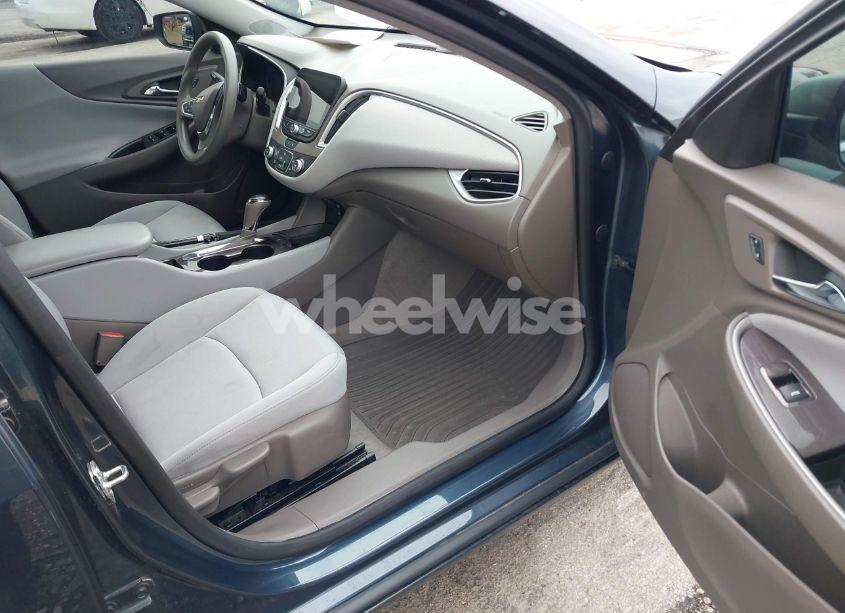 Photo 5 of 2020 Chevrolet Malibu FWD 1FL (VIN 1G1ZC5ST2LF079927)