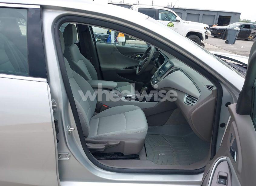 Photo 5 of 2018 Chevrolet Malibu 1FL (VIN 1G1ZC5ST3JF100006)