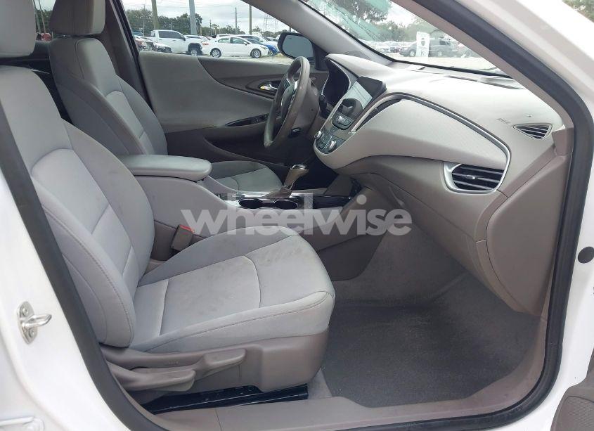 Photo 5 of 2020 Chevrolet Malibu FWD 1FL (VIN 1G1ZC5ST3LF082366)