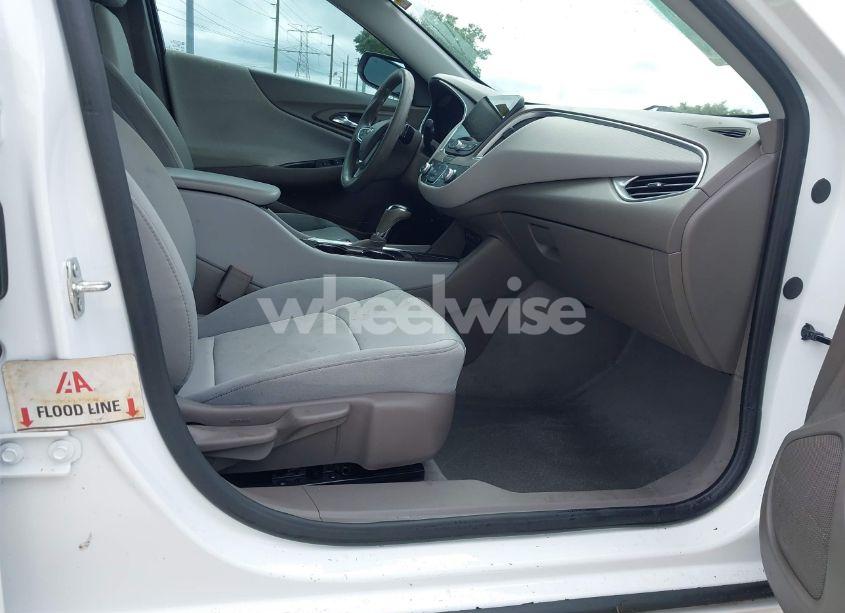 Photo 6 of 2020 Chevrolet Malibu FWD 1FL (VIN 1G1ZC5ST3LF082366)
