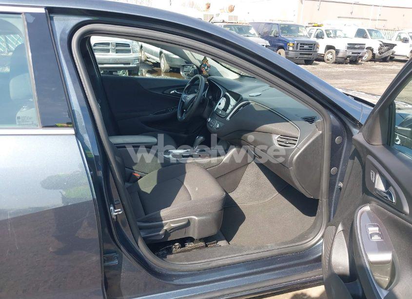 Photo 5 of 2019 Chevrolet Malibu 1FL (VIN 1G1ZC5ST4KF191014)