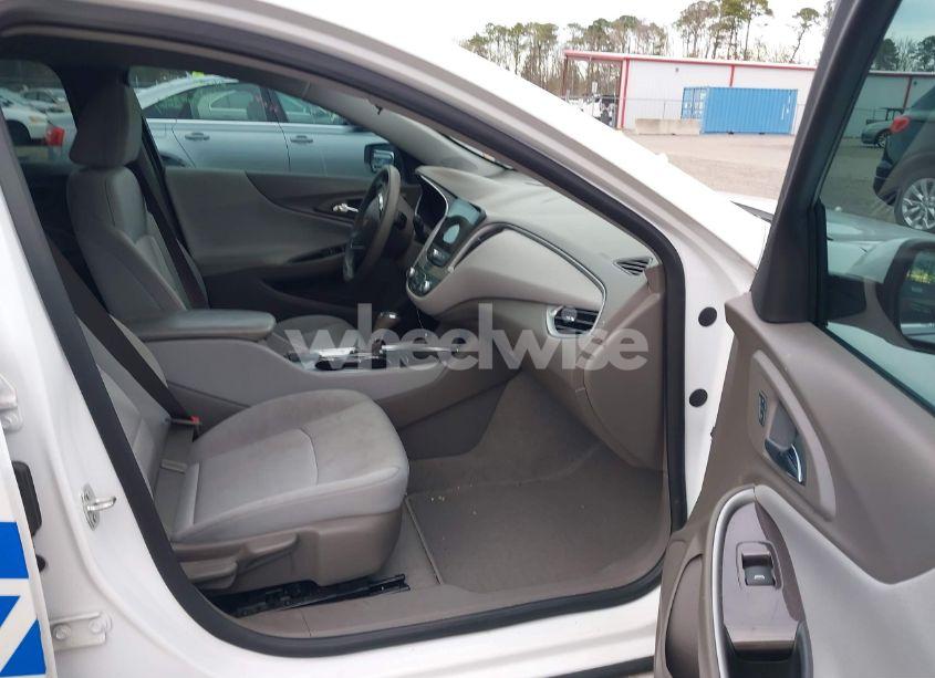 Photo 5 of 2020 Chevrolet Malibu FWD 1FL (VIN 1G1ZC5ST4LF099824)