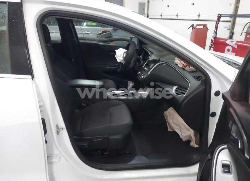 Photo 5 of 2021 Chevrolet Malibu FWD 1FL (VIN 1G1ZC5ST4MF085276)