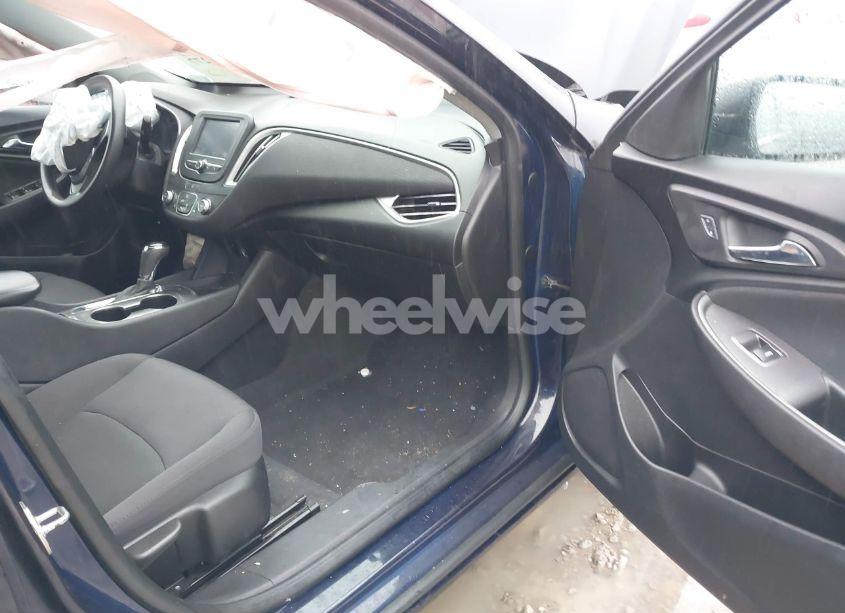 Photo 5 of 2017 Chevrolet Malibu 1FL (VIN 1G1ZC5ST5HF257286)