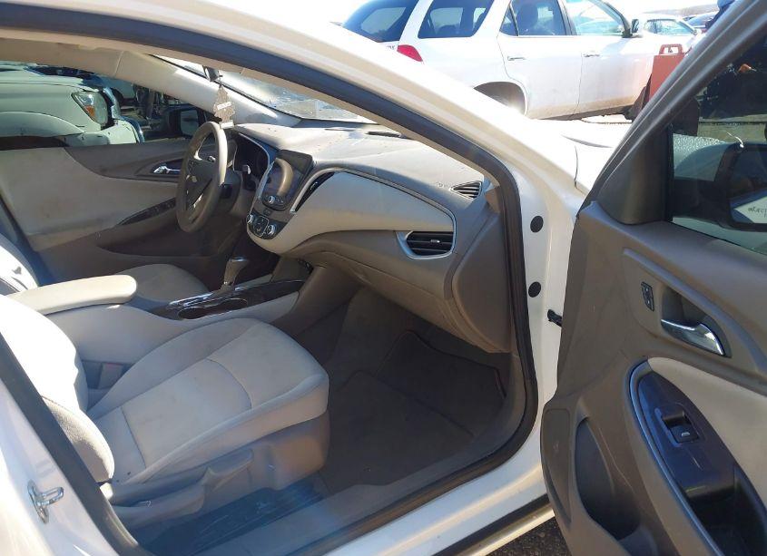 Photo 5 of 2020 Chevrolet Malibu FWD 1FL (VIN 1G1ZC5ST5LF081722)