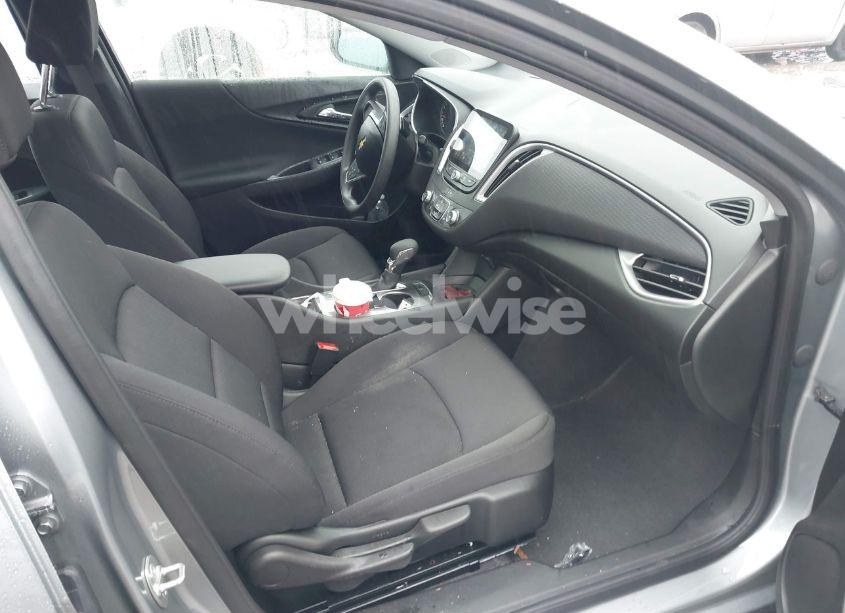 Photo 5 of 2024 Chevrolet Malibu FWD 1FL (VIN 1G1ZC5ST5RF231921)