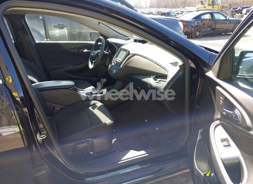 Photo 5 of 2018 Chevrolet Malibu 1FL (VIN 1G1ZC5ST7JF189434)