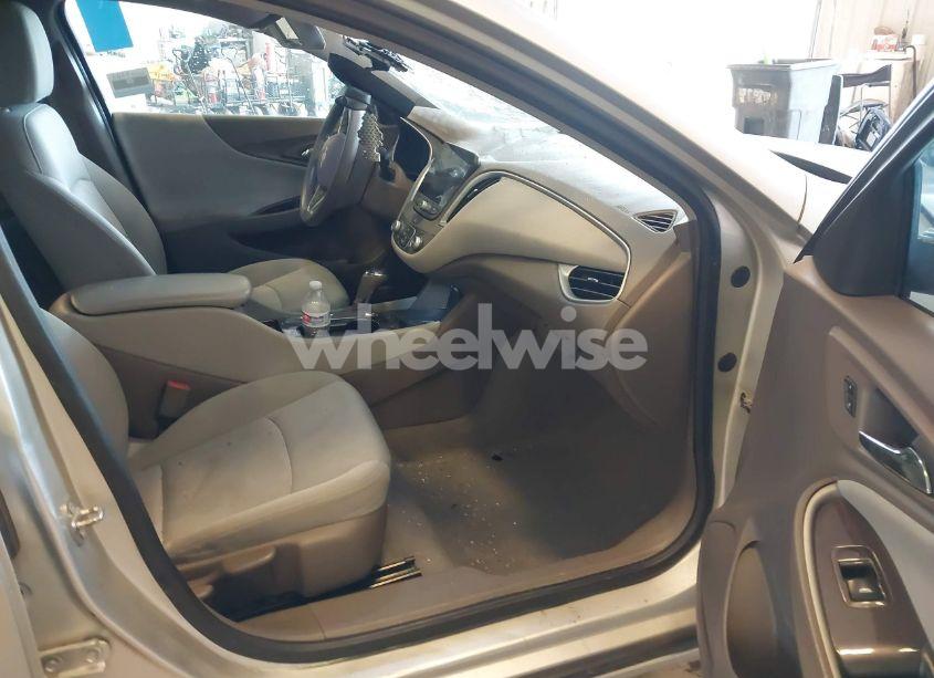 Photo 5 of 2019 Chevrolet Malibu 1FL (VIN 1G1ZC5ST8KF202290)