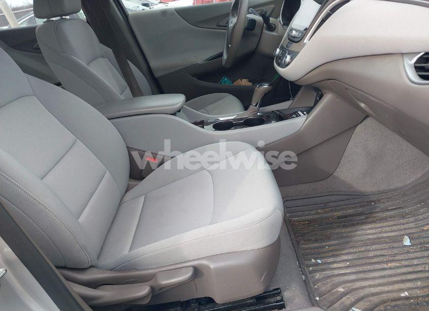 Photo 5 of 2020 Chevrolet Malibu FWD 1FL (VIN 1G1ZC5ST8LF141010)