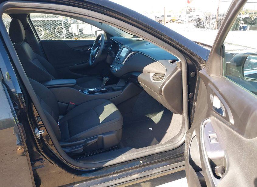 Photo 5 of 2018 Chevrolet Malibu 1FL (VIN 1G1ZC5STXJF287387)