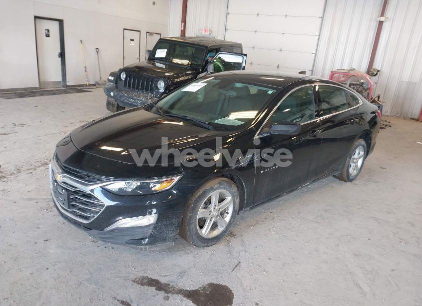 Photo 2 of 2020 Chevrolet Malibu FWD 1FL (VIN 1G1ZC5STXLF042009)