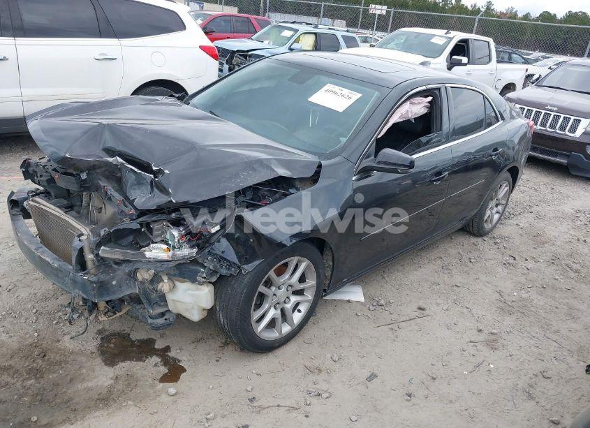 Photo 2 of 2011 Chevrolet Malibu 2LT (VIN 1G1ZD5E11BF199675)