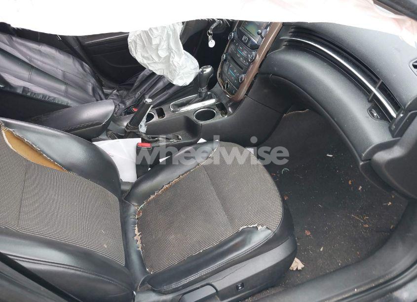 Photo 5 of 2011 Chevrolet Malibu 2LT (VIN 1G1ZD5E11BF199675)