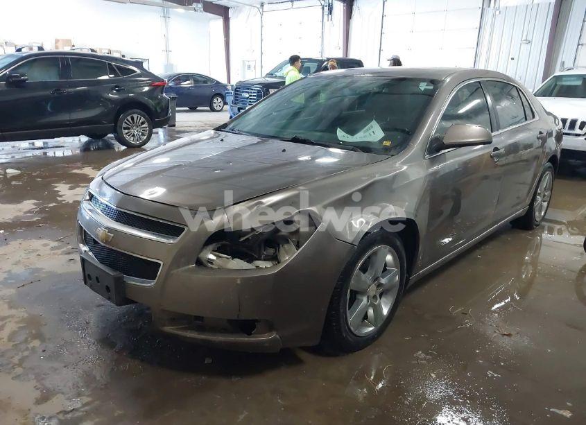 Photo 2 of 2011 Chevrolet Malibu 2LT (VIN 1G1ZD5E14BF105398)