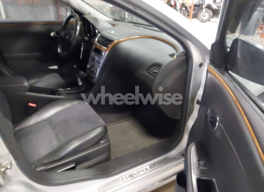 Photo 5 of 2011 Chevrolet Malibu 2LT (VIN 1G1ZD5E78BF235186)