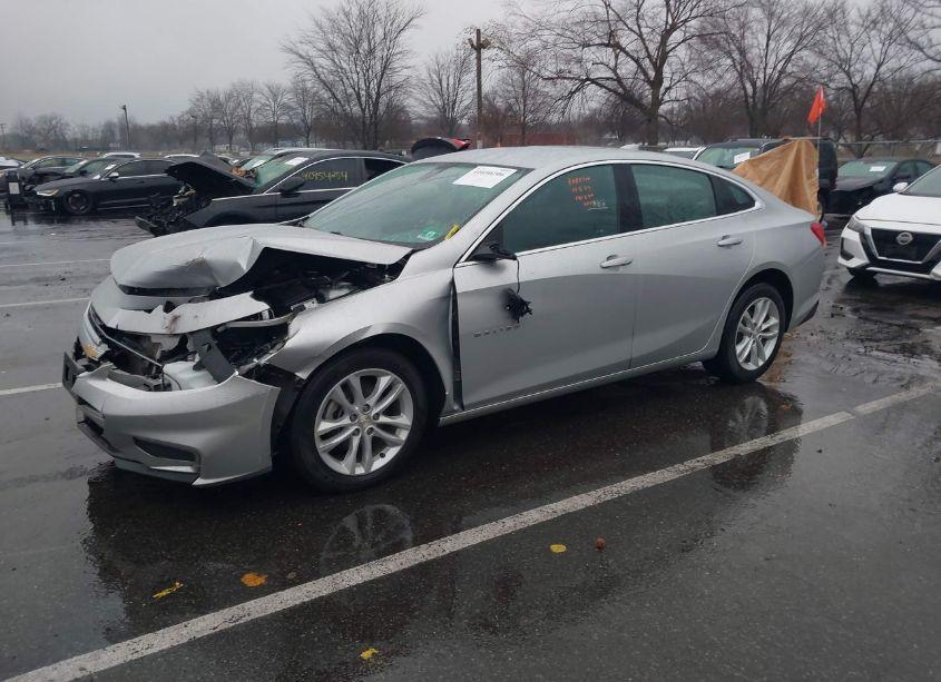 Photo 2 of 2018 Chevrolet Malibu LT (VIN 1G1ZD5ST0JF109422)