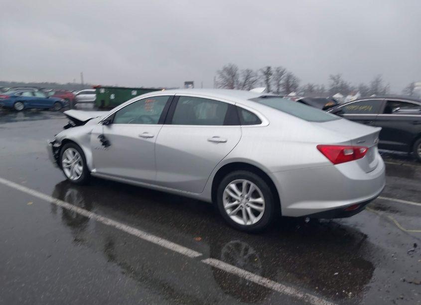 Photo 3 of 2018 Chevrolet Malibu LT (VIN 1G1ZD5ST0JF109422)