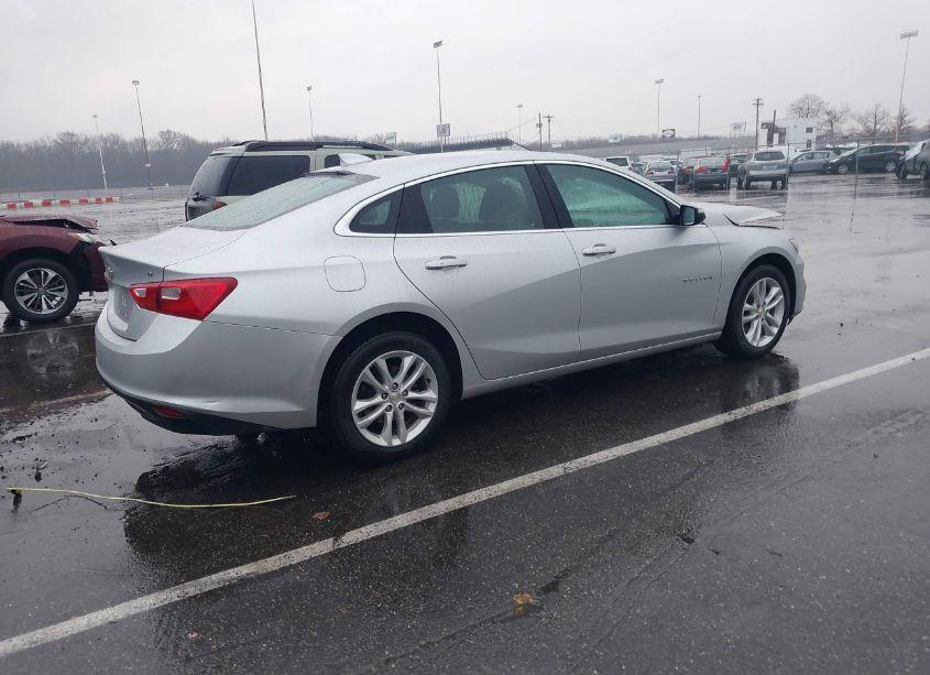 Photo 4 of 2018 Chevrolet Malibu LT (VIN 1G1ZD5ST0JF109422)