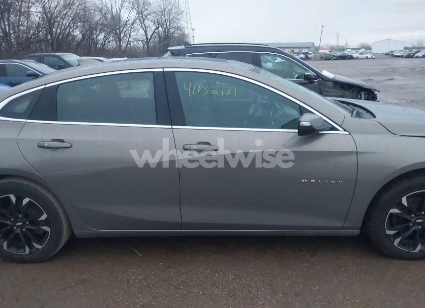 Photo 14 of 2018 Chevrolet Malibu LT (VIN 1G1ZD5ST0JF109498)