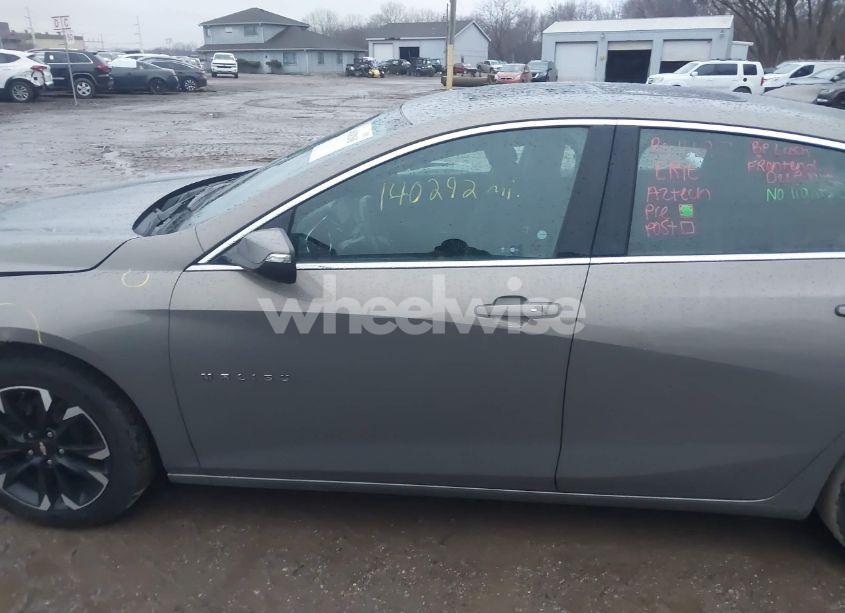 Photo 15 of 2018 Chevrolet Malibu LT (VIN 1G1ZD5ST0JF109498)
