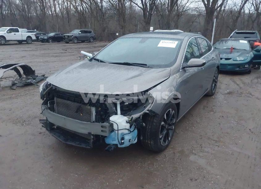 Photo 2 of 2018 Chevrolet Malibu LT (VIN 1G1ZD5ST0JF109498)