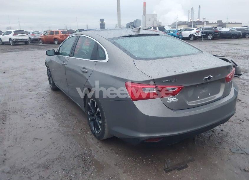 Photo 3 of 2018 Chevrolet Malibu LT (VIN 1G1ZD5ST0JF109498)