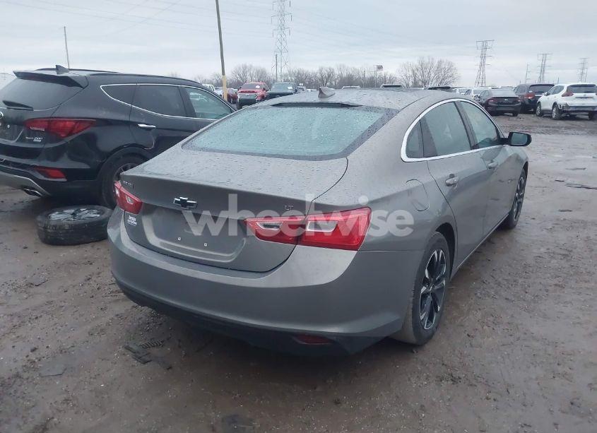 Photo 4 of 2018 Chevrolet Malibu LT (VIN 1G1ZD5ST0JF109498)