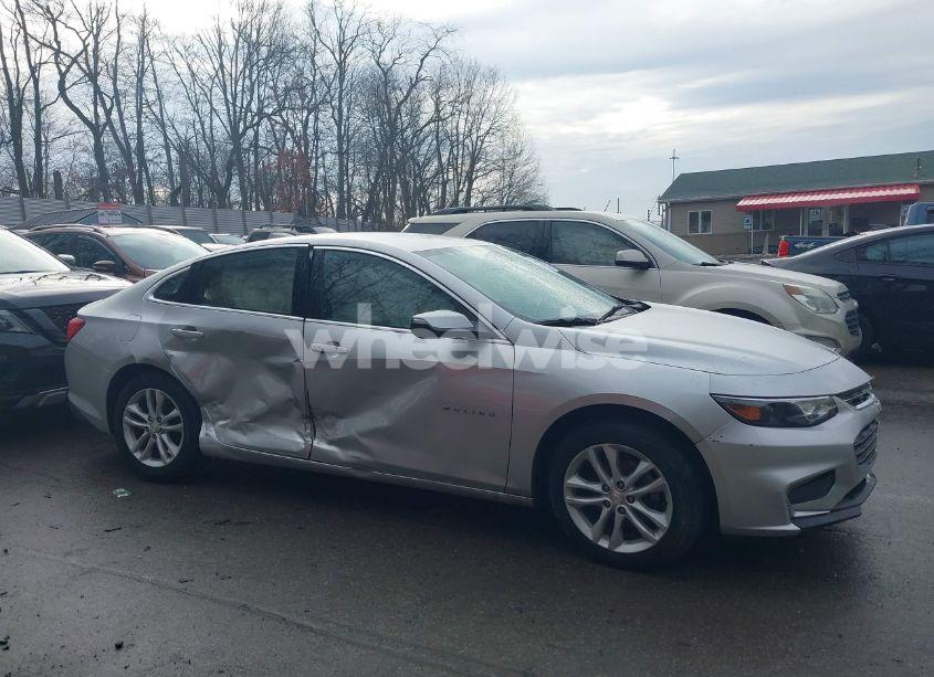 Photo 14 of 2018 Chevrolet Malibu LT (VIN 1G1ZD5ST0JF111221)