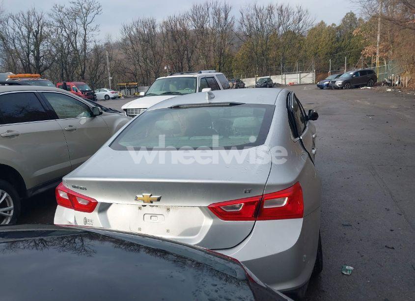 Photo 17 of 2018 Chevrolet Malibu LT (VIN 1G1ZD5ST0JF111221)