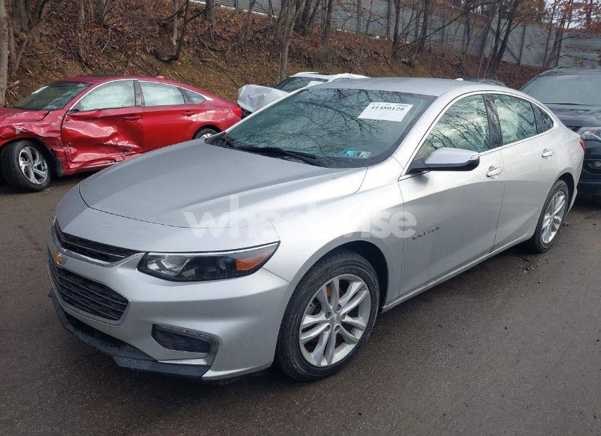 Photo 2 of 2018 Chevrolet Malibu LT (VIN 1G1ZD5ST0JF111221)