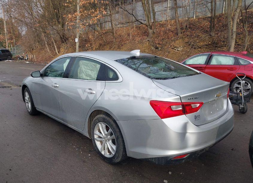 Photo 3 of 2018 Chevrolet Malibu LT (VIN 1G1ZD5ST0JF111221)