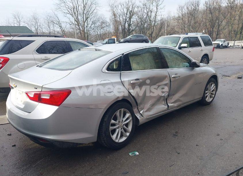 Photo 4 of 2018 Chevrolet Malibu LT (VIN 1G1ZD5ST0JF111221)