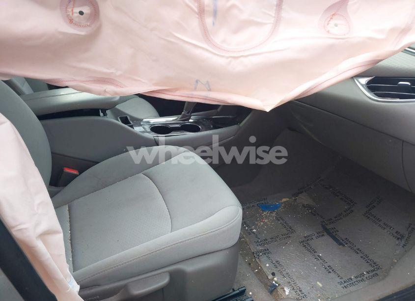 Photo 5 of 2018 Chevrolet Malibu LT (VIN 1G1ZD5ST0JF111221)