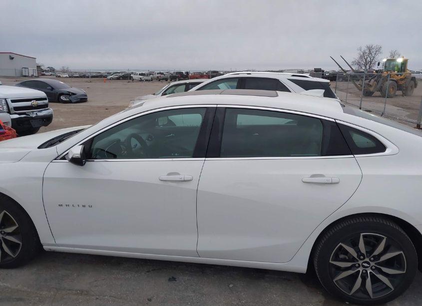 Photo 14 of 2018 Chevrolet Malibu LT (VIN 1G1ZD5ST0JF111882)