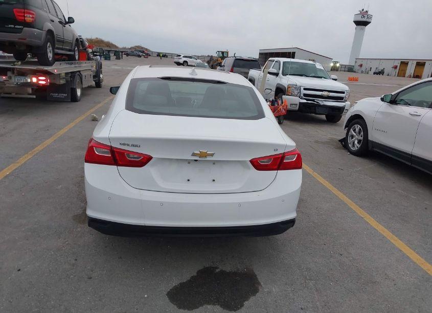 Photo 16 of 2018 Chevrolet Malibu LT (VIN 1G1ZD5ST0JF111882)