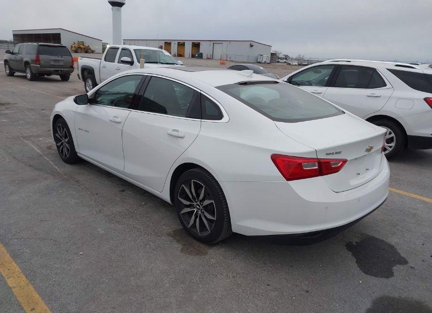 Photo 3 of 2018 Chevrolet Malibu LT (VIN 1G1ZD5ST0JF111882)