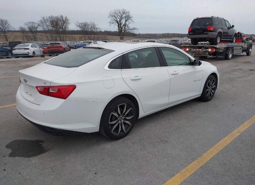 Photo 4 of 2018 Chevrolet Malibu LT (VIN 1G1ZD5ST0JF111882)