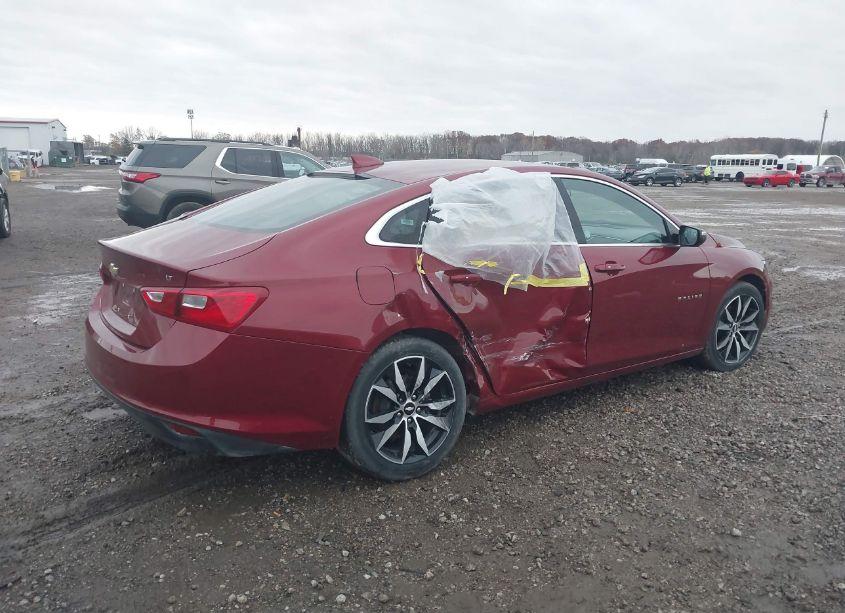 Photo 4 of 2018 Chevrolet Malibu LT (VIN 1G1ZD5ST0JF116838)