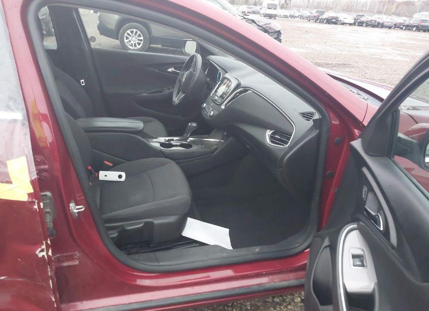 Photo 5 of 2018 Chevrolet Malibu LT (VIN 1G1ZD5ST0JF116838)