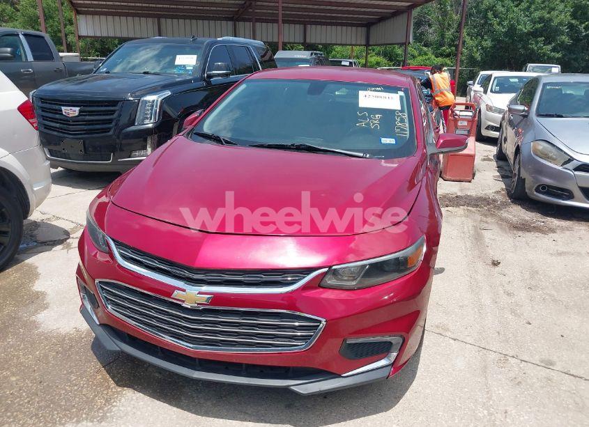 Photo 12 of 2018 Chevrolet Malibu LT (VIN 1G1ZD5ST0JF117858)