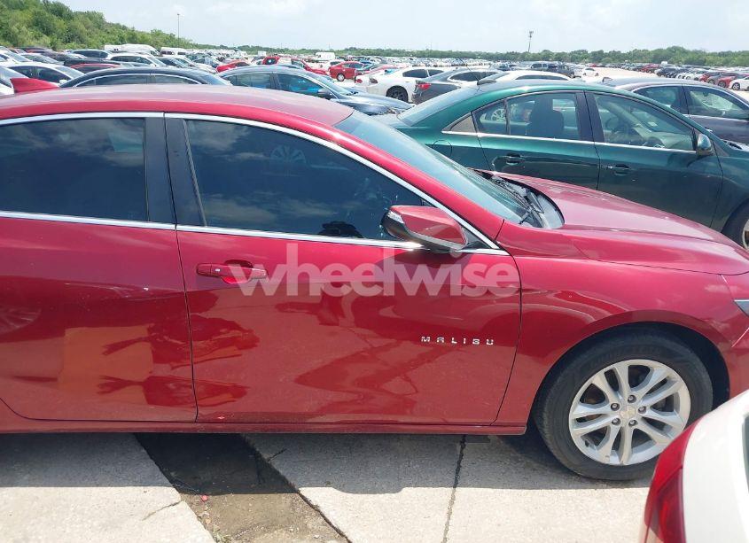 Photo 13 of 2018 Chevrolet Malibu LT (VIN 1G1ZD5ST0JF117858)