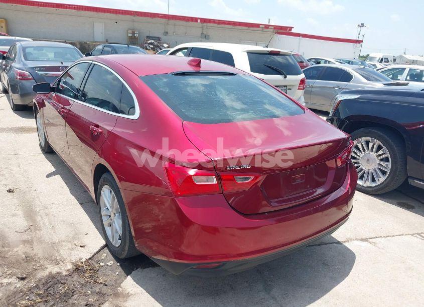 Photo 3 of 2018 Chevrolet Malibu LT (VIN 1G1ZD5ST0JF117858)