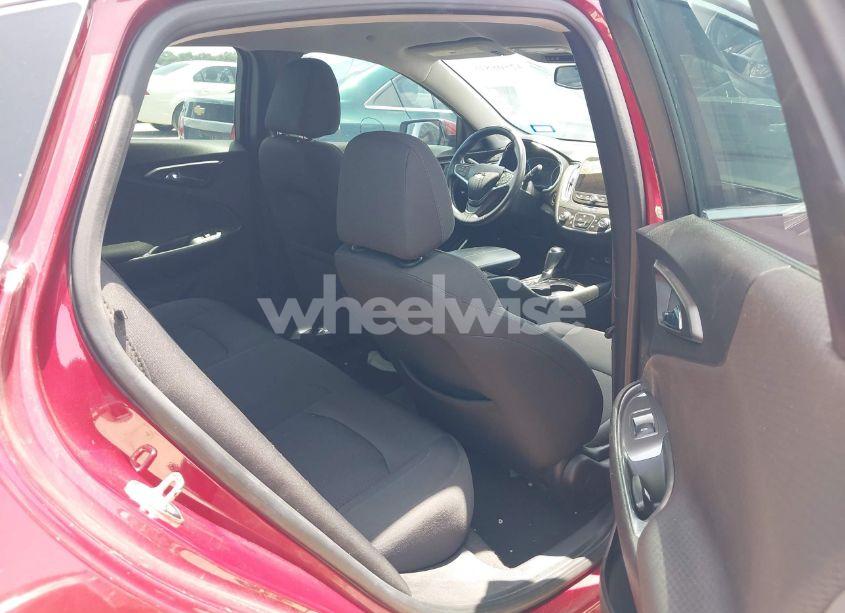 Photo 8 of 2018 Chevrolet Malibu LT (VIN 1G1ZD5ST0JF117858)