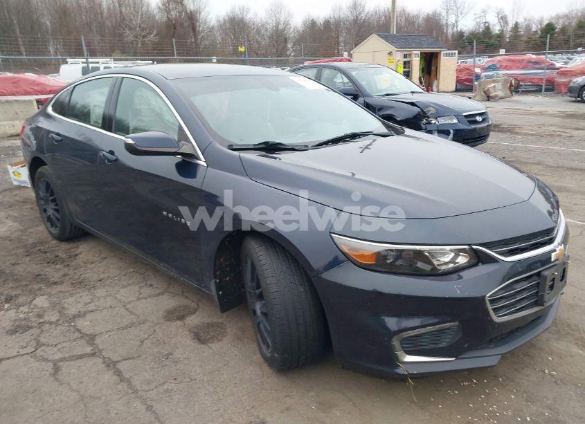 2018 Chevrolet Malibu LT (VIN 1G1ZD5ST0JF121621) main photo