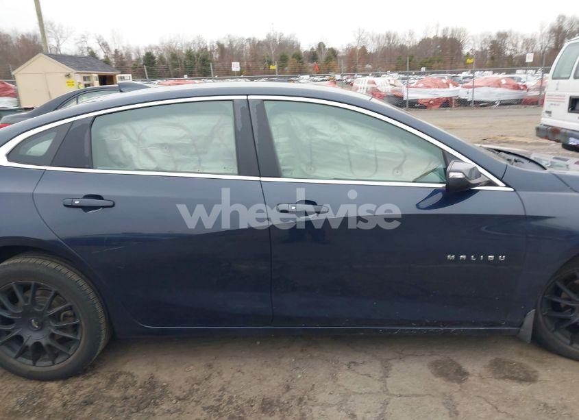 Photo 13 of 2018 Chevrolet Malibu LT (VIN 1G1ZD5ST0JF121621)