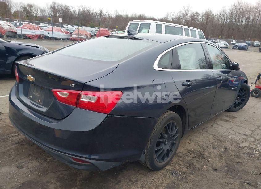 Photo 4 of 2018 Chevrolet Malibu LT (VIN 1G1ZD5ST0JF121621)
