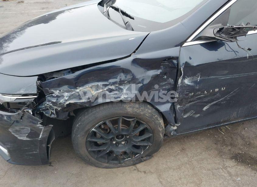 Photo 6 of 2018 Chevrolet Malibu LT (VIN 1G1ZD5ST0JF121621)