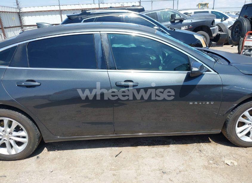 Photo 14 of 2018 Chevrolet Malibu LT (VIN 1G1ZD5ST0JF126544)