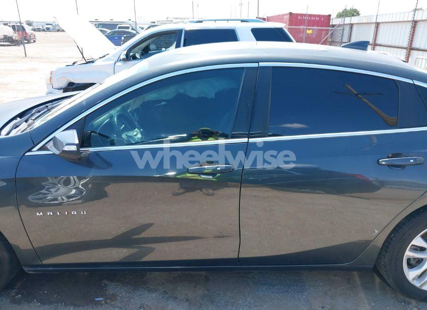 Photo 15 of 2018 Chevrolet Malibu LT (VIN 1G1ZD5ST0JF126544)